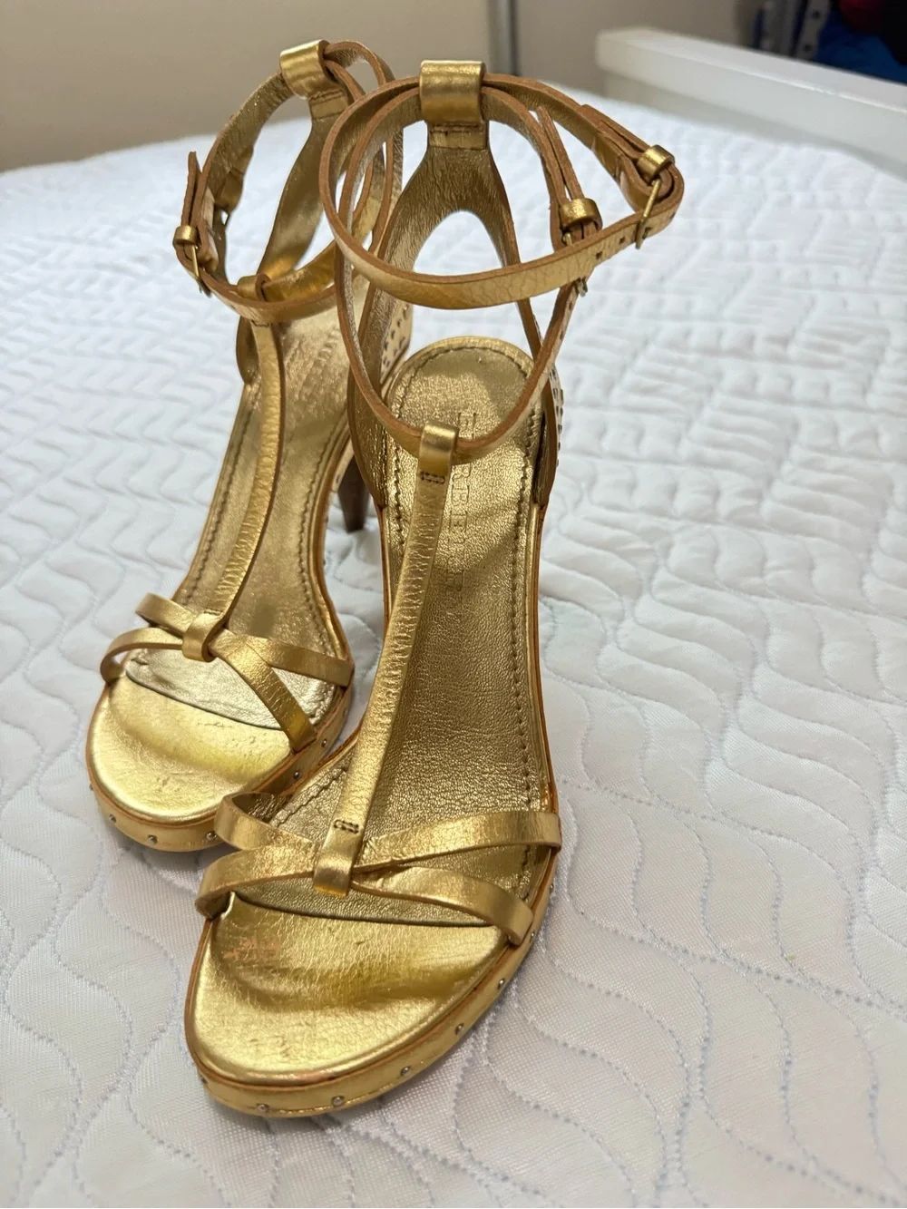 Burberry Hans 110 Runway Gold Leather T-Strap Sandals Heels EU 35